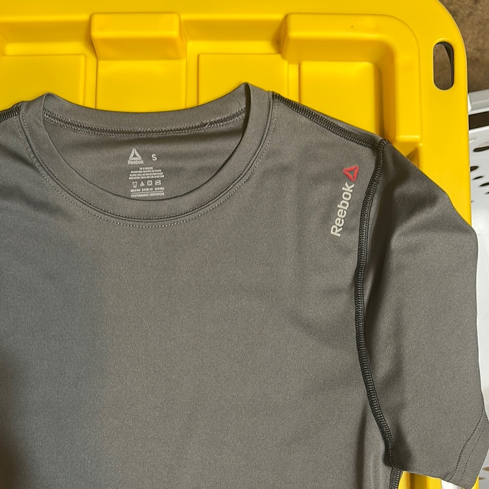 Reebok Gray Short Sleeve Tee Athletic Wear